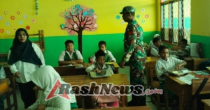 Babinsa Kalabahi Kawal Program Makan Sehat untuk Tingkatkan Kesehatan Siswa