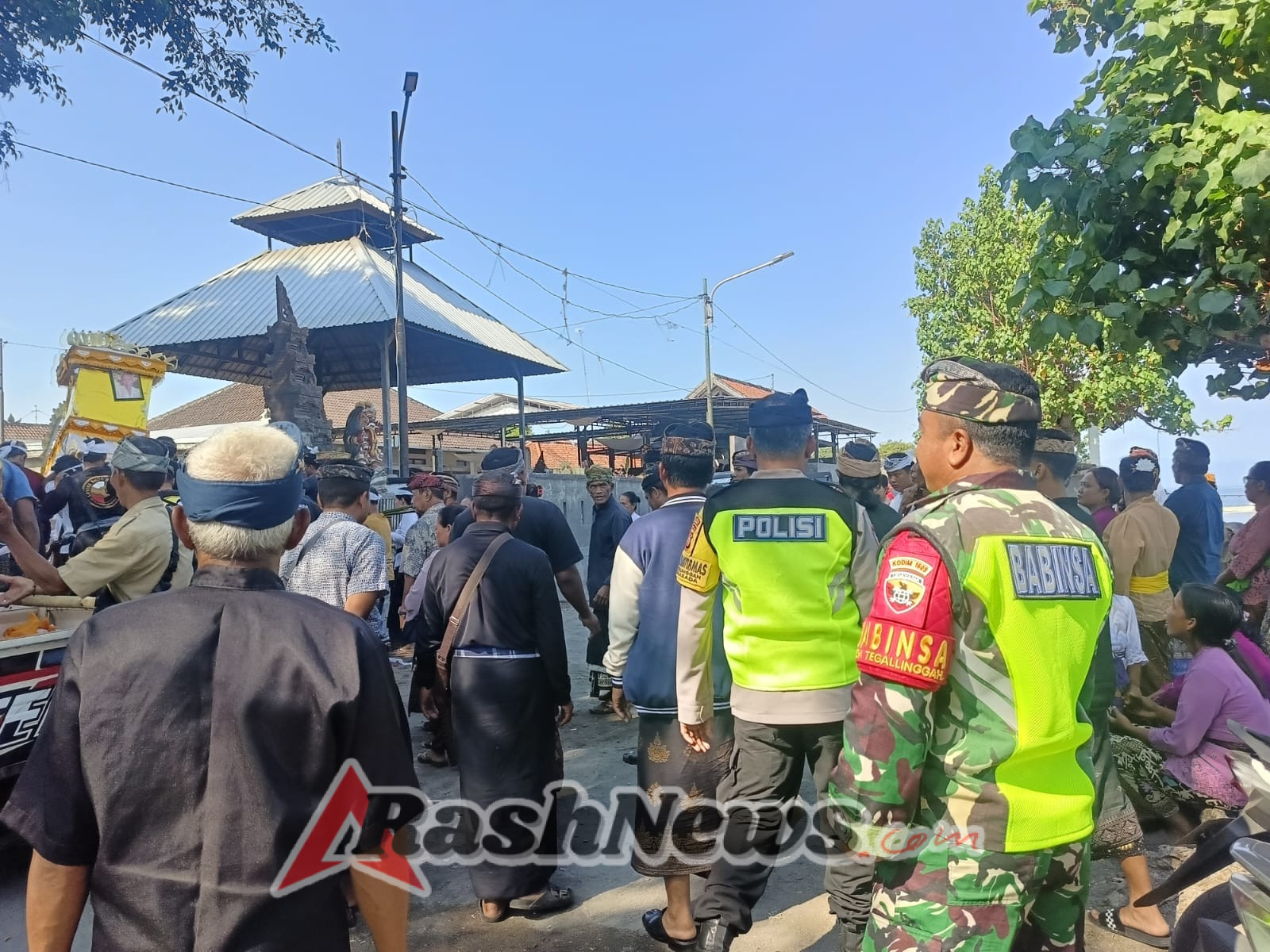 Kehadiran Babinsa Dalam Upacara Ngaben Jadi Bentuk Penghormatan Terhadap Adat dan Budaya Lokal
