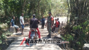 Babinsa Bitobe Dorong Partisipasi Warga Dalam Perbaikan Jembatan