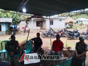 Komsos dan Pamwil Babinsa Koramil 1602-02/Wolowaru Pererat Kemanunggalan TNI-Rakyat