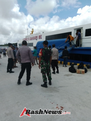 Babinsa Koramil Ba’a Pastikan Aktivitas di Pelabuhan Ba’a Berjalan Aman dan Tertib