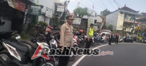 Kapolsek Selemadeg pimpin pengamanan Sholat Jumat di Masjid Misyakatul Huda Bajera