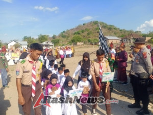Babinsa Desa Lopok Dukung Pelaksanaan Karnaval HUT ke-74 Desa Lopok