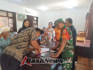 Sinergitas TNI-Polri dan Pemerintah Desa Bangbang Jaga Transparansi Penyaluran BLT-DD di Wilayah Binaan