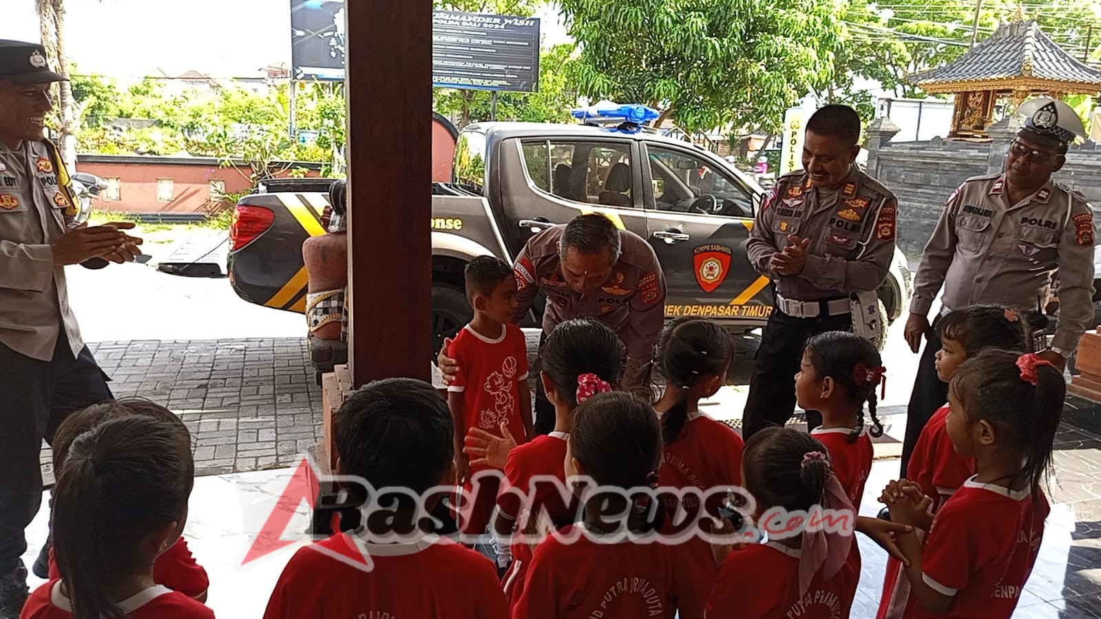Kegiatan Outing Class PAUD Putra Prima Duta di Polsek Denpasar Timur