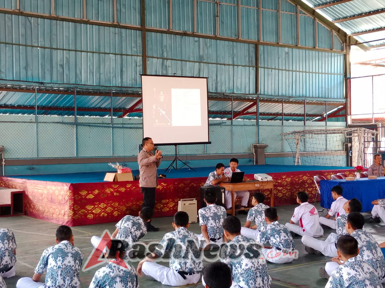 Polsek Mengwi Sosialisasikan Tentang Bhayangkara di SMK PGRI 2 Badung