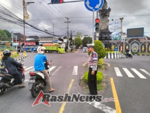 Personil Lantas Laksanakan Gatur Pagi Demi Ketertiban Dan Kelancaran Arus Lalin Di Ktl 1 Subagan