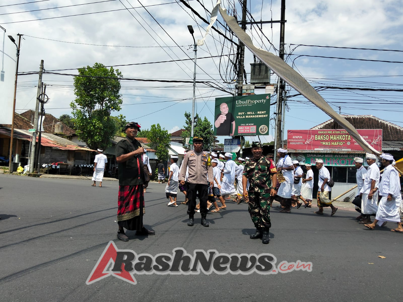 Polsek Blahbatuh Kolaborasi Pengamanan Di Bedulu, Wujudkan Kelancaran dan Kekhidmatan Upacara Agama