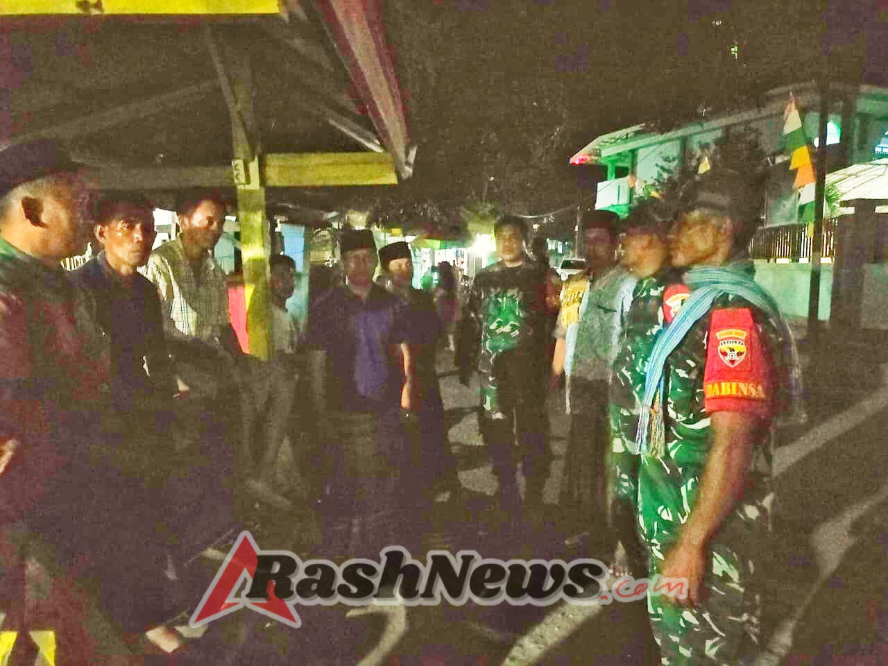 Personil Koramil dan Tokoh Masyarakat Aktifkan Patroli Siskamling di Kelurahan Kumbe