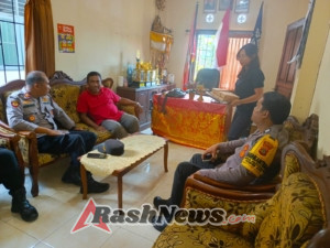 Wapolsek Kerambitan Pimpim langsung penanaman jagung di pekarangan Mapolsek Kerambitan.