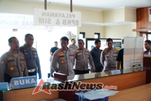 Wakapolres Klungkung Lakukan Pengecekan SOP di Setiap Unit Pelayanan Publik Polres Klungkung.