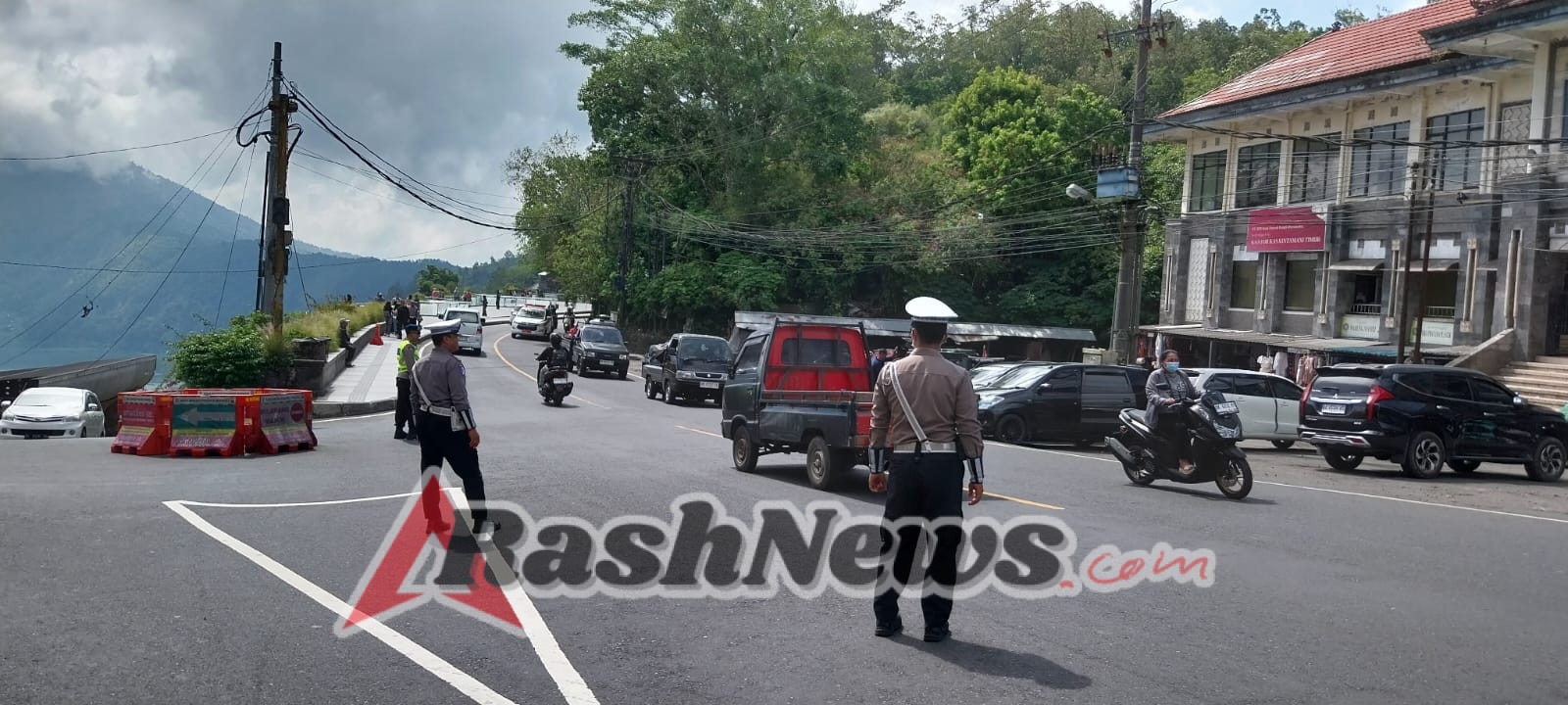 Polres Bangli Laksanakan Pengamanan dan Pengaturan Arus Lalu Lintas di Obyek Wisata Penelokan Kintamani