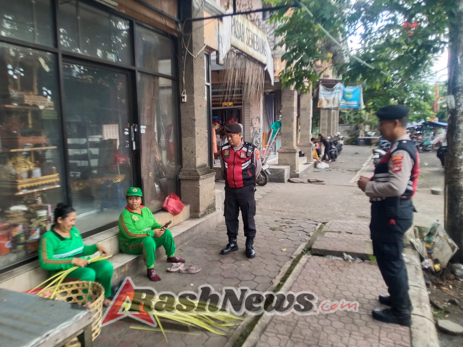 Patroli Sat Samapta Polres Gianyar Tingkatkan Pengawasan di Simpang Semabaung