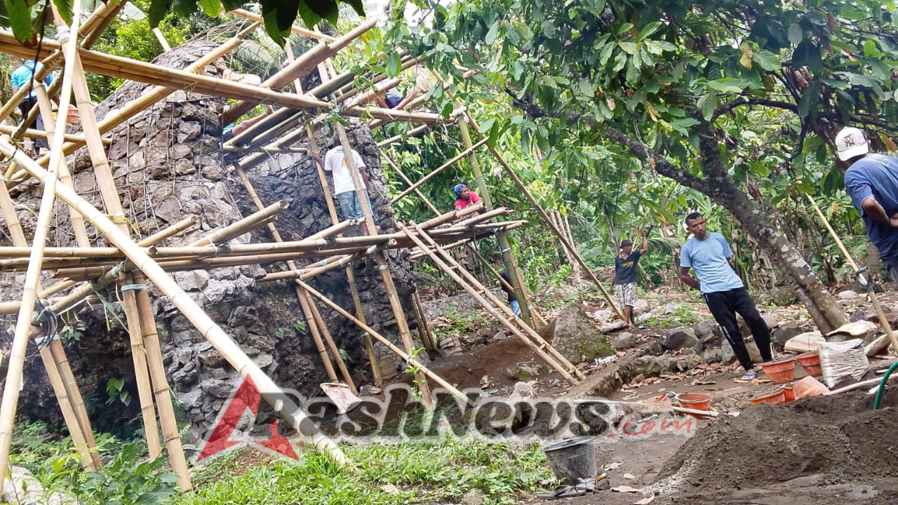 Wujudkan Wilayah Aman dan Religius, Babinsa Bantu Pembangunan Gua Maria di Ndungga