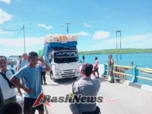 Piket Koramil 1627-02/PB Awasi Arus Penumpang dan Barang di Pelabuhan ASDP Rote Ndao