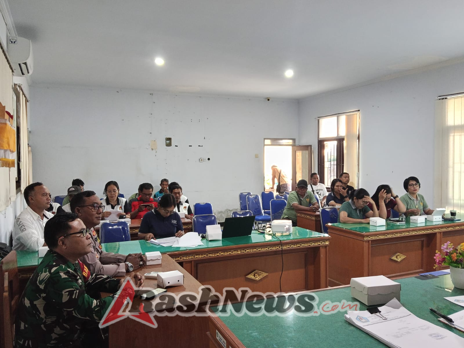 Hadiri Musdes, Babinsa Tihingan Tegaskan Sinergitas Dan Dukungan Seluruh Komponen Di Wilayah Jadi Kunci Sukses