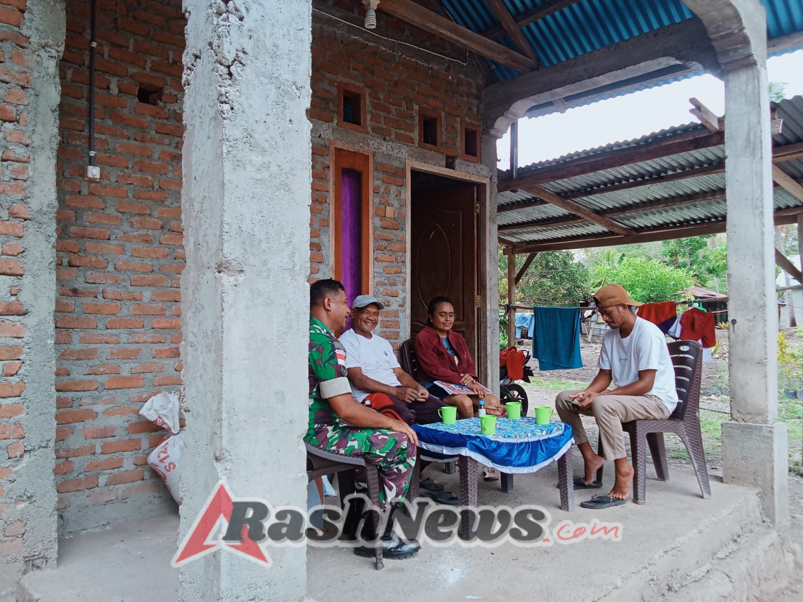 Babinsa Koramil 1618-04/Bisel Laksanakan Pemantauan Wilayah dan Anjangsana di Desa Oerinbesi