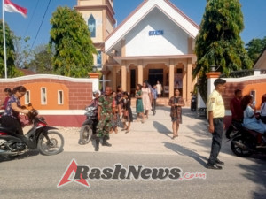 Sinergi dan Kepedulian Babinsa, Wujudkan Rasa Aman Saat Ibadah di Gereja Efata Lekioen