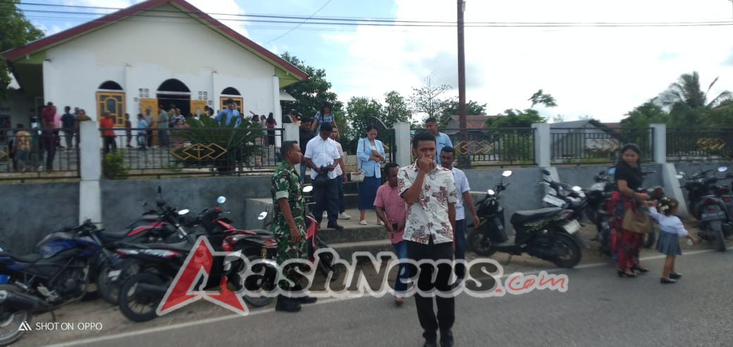 TNI dan Umat Bersinergi, Babinsa Pantai Baru Pastikan Misa Hari Minggu Berjalan Lancar