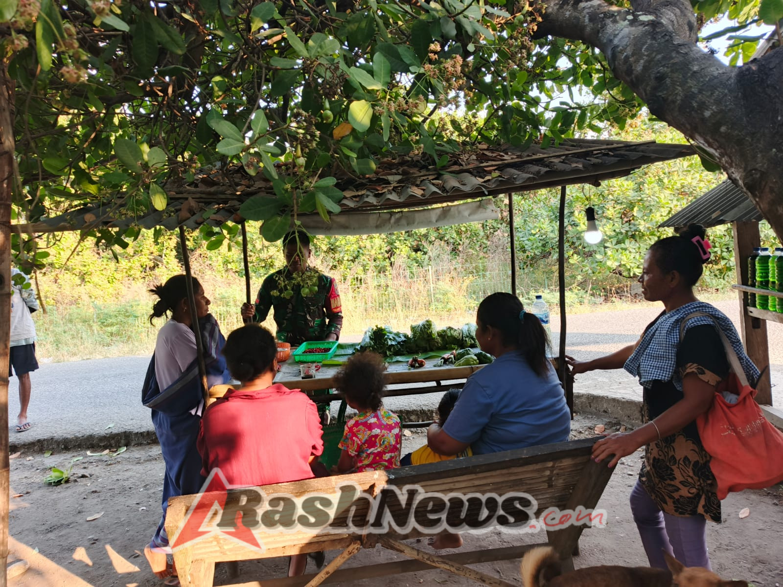 Babinsa Kodim 1602/Ende Gencarkan Komsos dan Pamwil Demi Stabilitas Wilayah