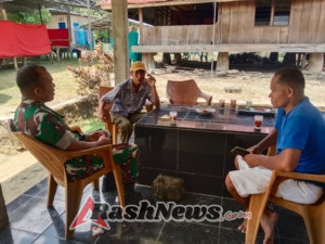 Babinsa Detusoko Intensifkan Komsos dan Monitoring di Desa Welamosa