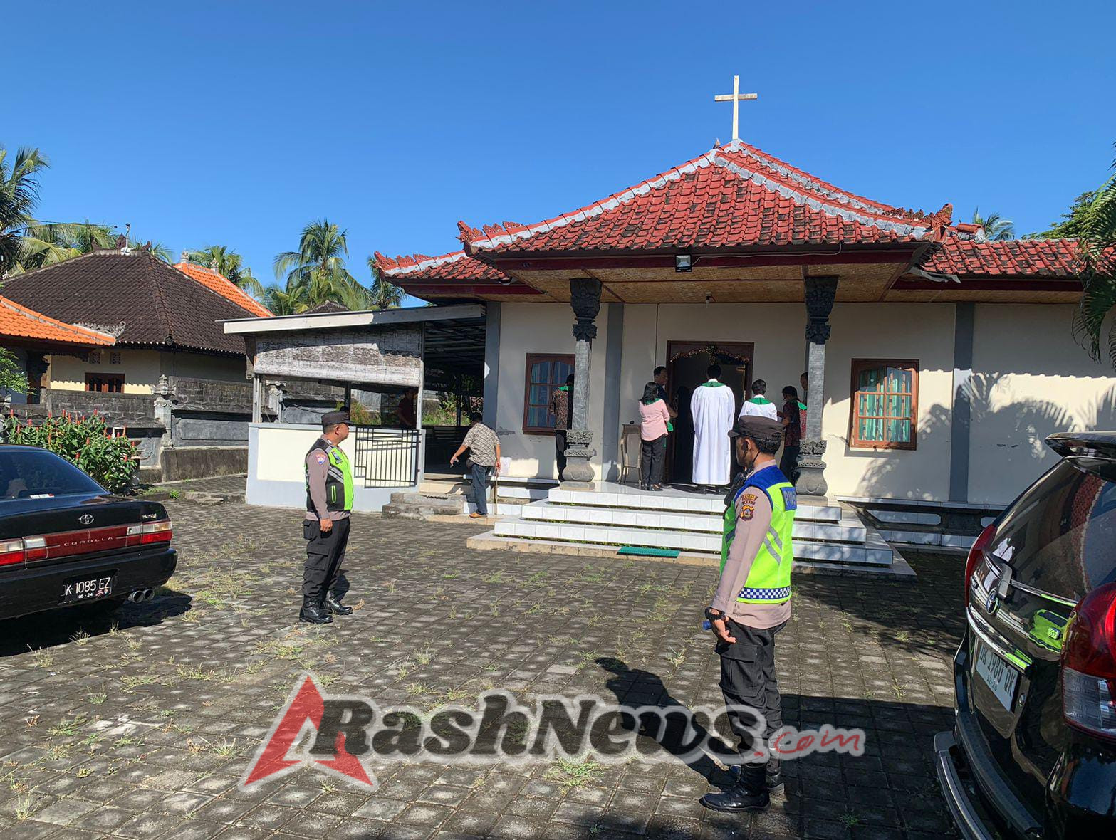 Polsek Selemadeg barat laksanakan pengamanan Ibadah Misa Minggu Umat Kristen di Gereja Sabdajati Desa Selabih