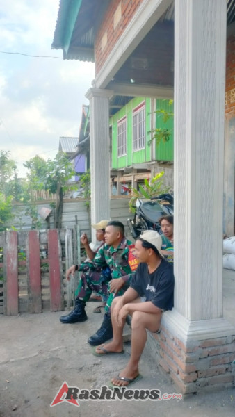 Babinsa Koramil 1628-04/Poto Tano Aktif Lakukan Monitoring dan Komsos di Desa Mantar