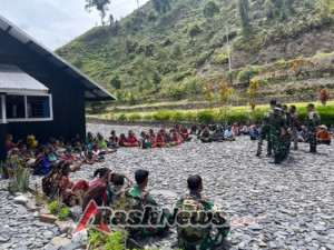 Ibadah Penuh Kasih, Satgas Yonif 743/PSY Hadirkan Berkat untuk Warga Puncak Jaya