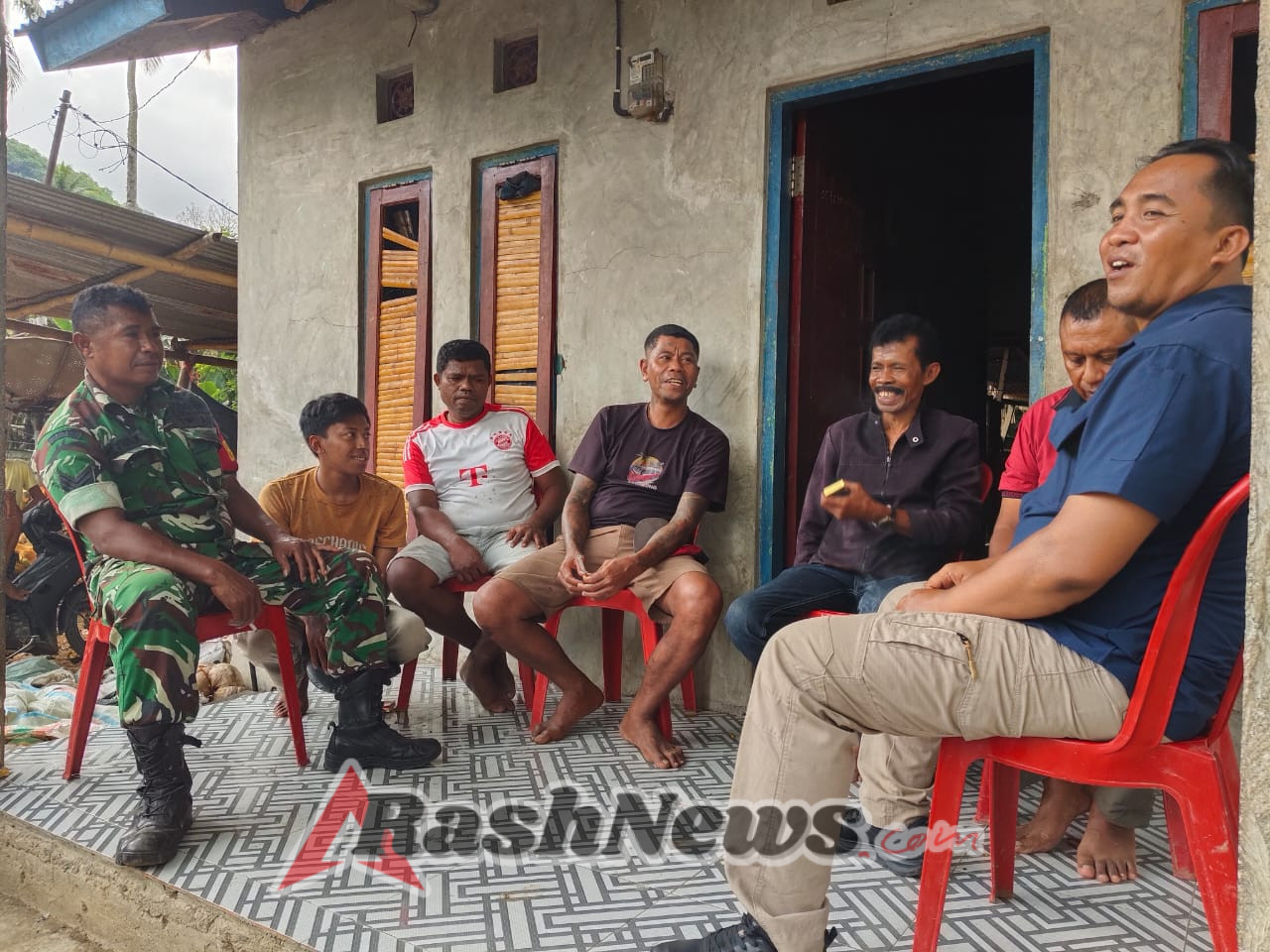 Babinsa Serka Piter Kase Aktif Pantau Wilayah, Perkuat Kemanunggalan TNI-Rakyat