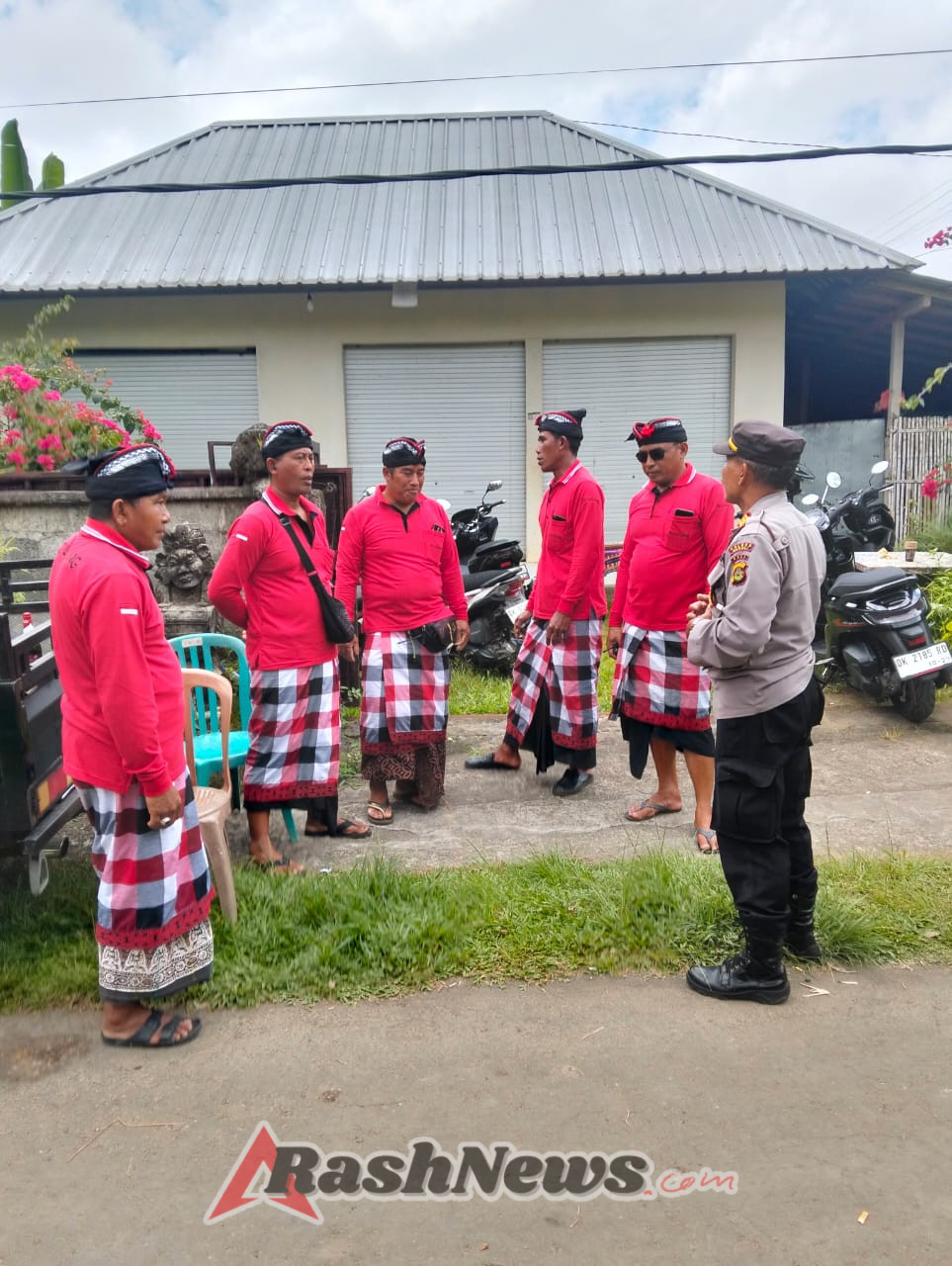 Satuan Binmas Polres Bangli Laksanakan Pembinaan dan Koordinasi dengan Satuan Penganan Adat Desa Peninjoan Tembuku