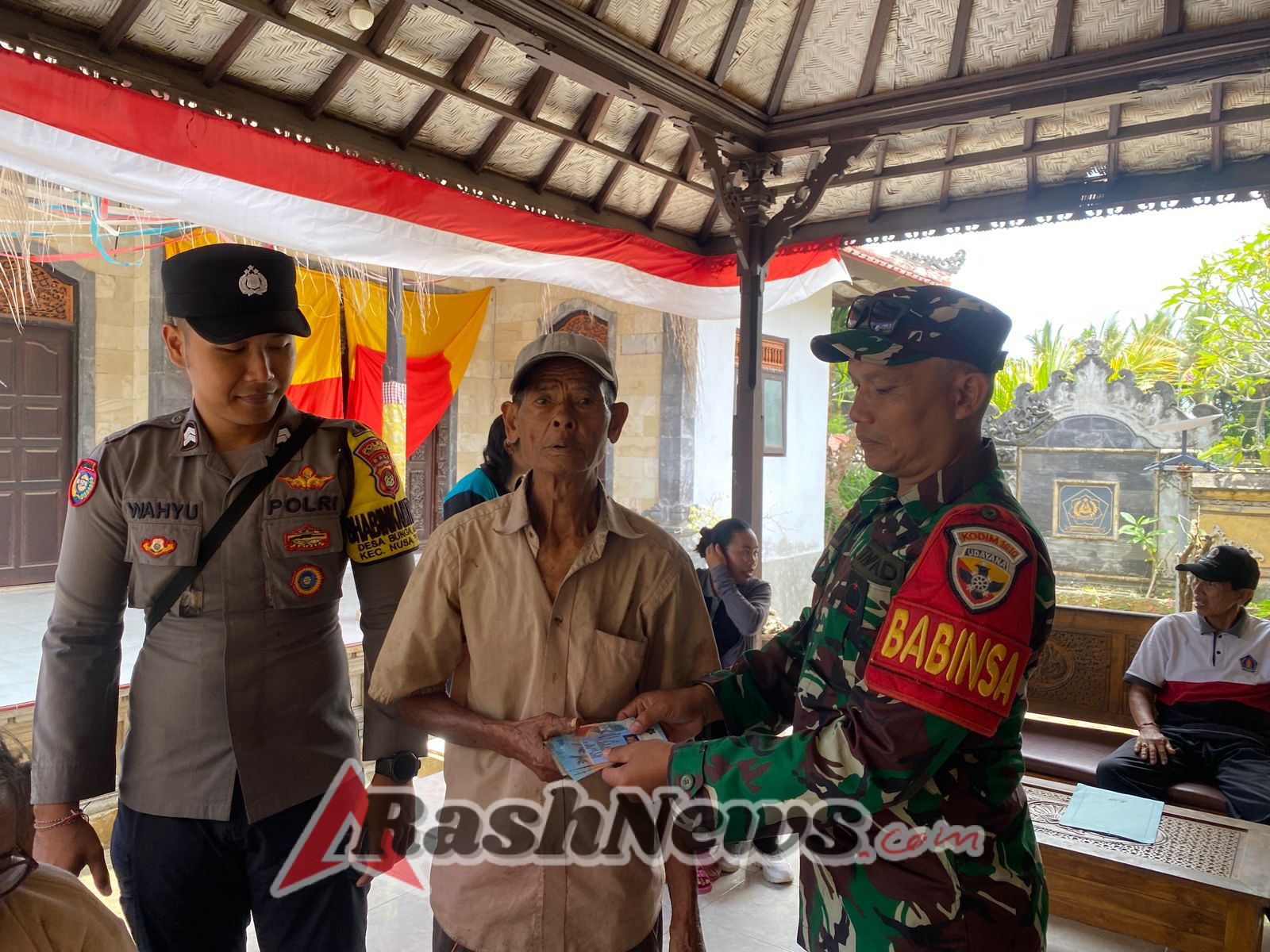 BLT DD Cair, Babinsa Bunga Mekar Himbau Warga Gunakan Bantuan Dengan Bijak