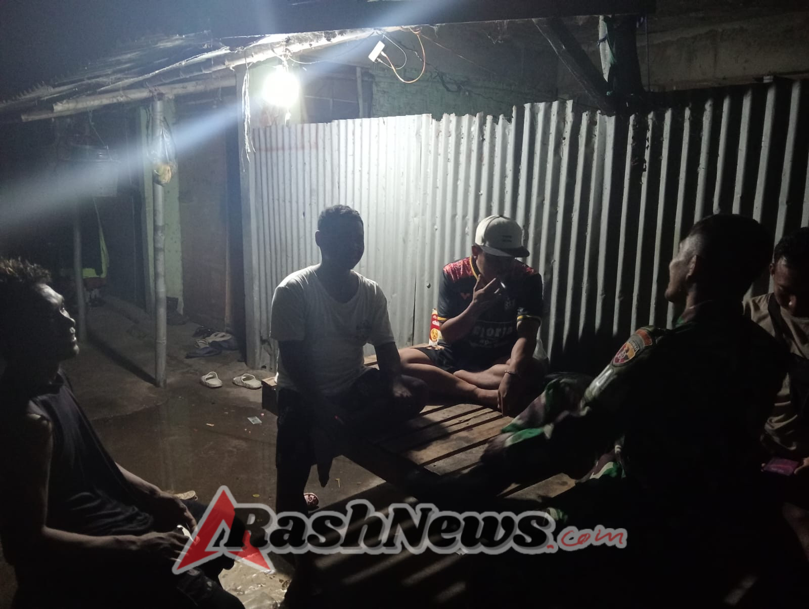 TNI Bersama Rakyat, Babinsa Sekongkang Aktif Ciptakan Rasa Aman di Wilayah Binaan