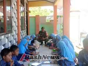 Babinsa Desa Belo, Garda Terdepan Dukung Program Makan Sehat Bergizi  di Sekolah