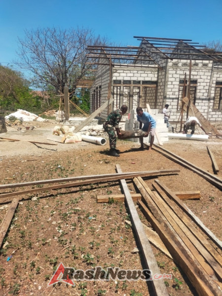 Melalui Komsos dan Gotong Royong, Babinsa Wujudkan Wilayah yang Aman dan Sejahtera