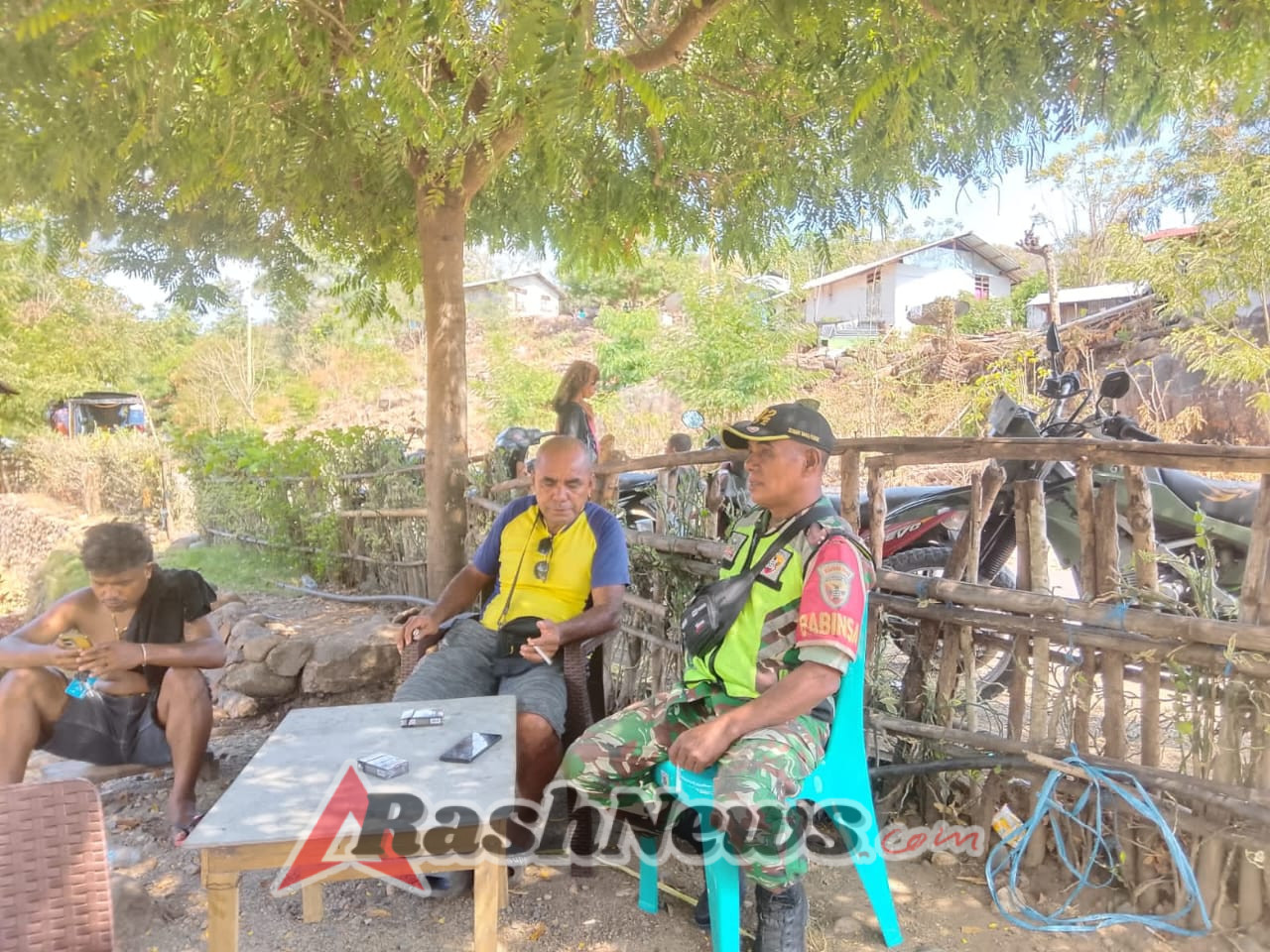 TNI Hadir di Tengah Masyarakat, Situasi Desa Tou Aman dan Kondusif