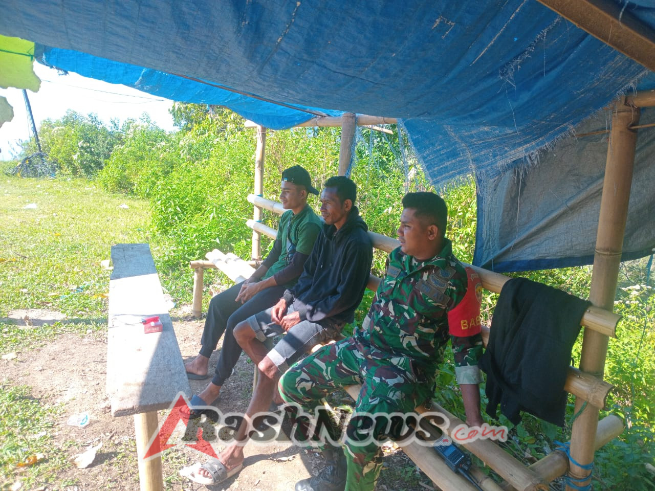 Pratu Haris Liga Turun ke Lapangan, TNI Diterima Hangat oleh Warga Desa Koanara