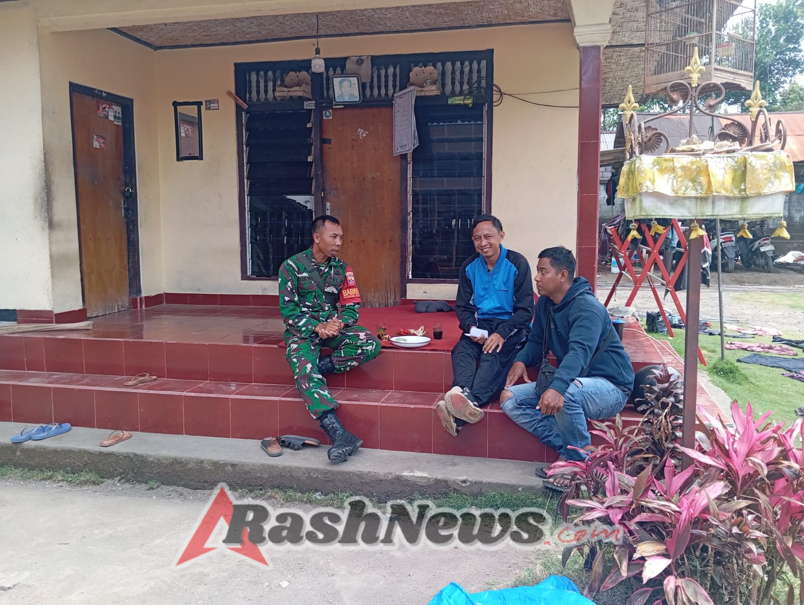 Lewat Komsos, Babinsa Serda I Made Sibin Suputra Perkuat Silaturahmi dan Sinergi dengan Warga Dusun Tingas