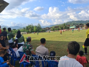 Sinergi TNI dan Masyarakat, Babinsa Koramil Taliwang Wujudkan Keamanan di Ajang Kades Cup I