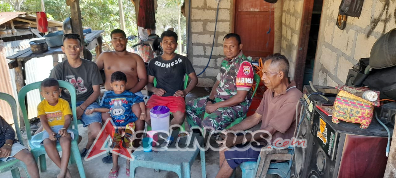 TNI Bersama Warga Oesena Wujudkan Desa Aman Dan Solid