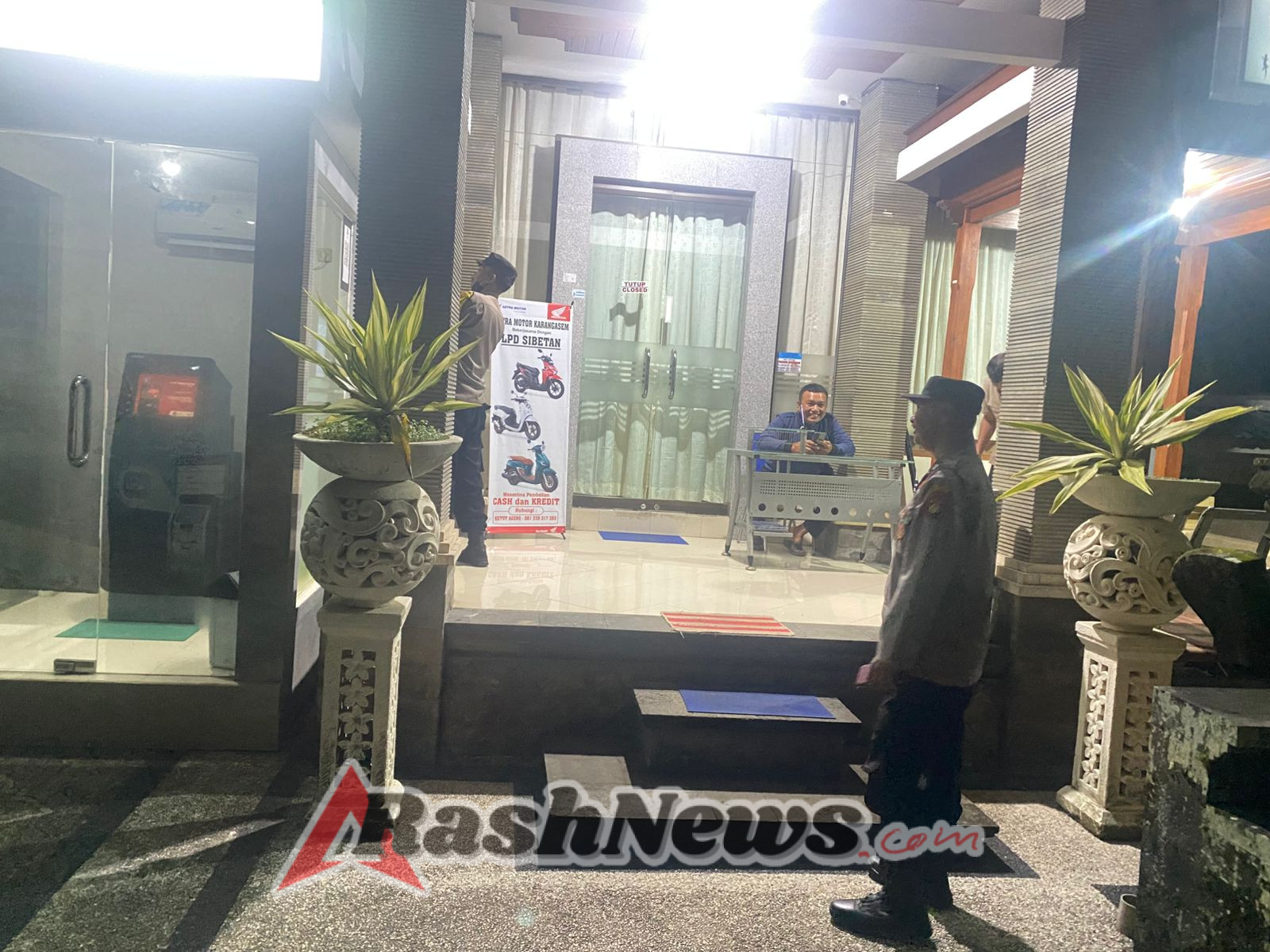 Polsek Bebandem Laksanakan Blue Light Patrol untuk Antisipasi Gangguan Kamtibmas