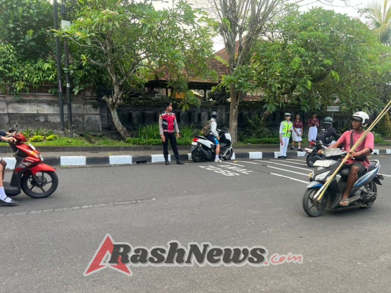 Sat Samapta Polres Karangasem laksanakan strong point pagi cegah kemacetan dan wujudkan kamseltibcarlantas