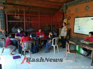 Bhabinkamtibmas Desa Meliling Atensi Kegiatan Puskesmas Keliling.