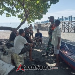 Babinsa Ende Berikan Edukasi Waspada Gelombang Laut Tinggi kepada Masyarakat Nelayan