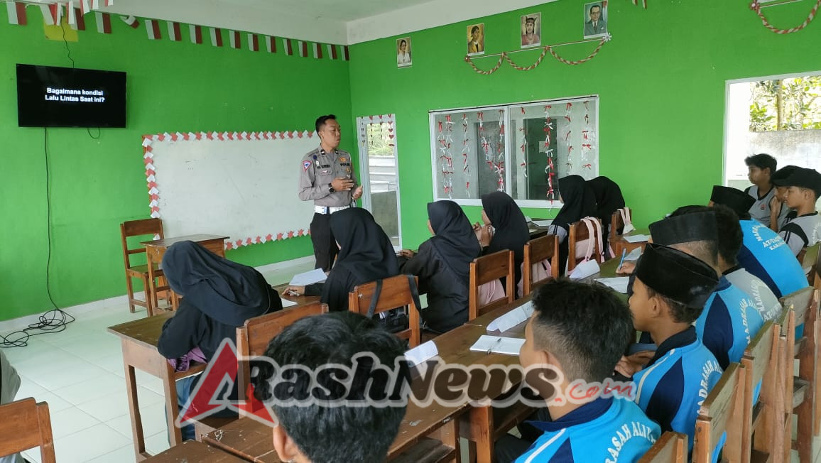 Police Goes To School” Safety Riding Sat Lantas Polres Karangasem di Madrasah Aliyah At Taqwim