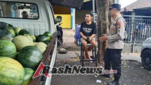 Kasat Binmas Polres Tabanan Sambangi Pedagang Mobil di Pasar Dauh Pala, Sampaikan Imbauan Kamtibmas dan Tertib Lalu Lintas
