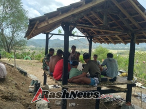 Babinsa Koramil 1628-03/Seteluk Aktif Lakukan Komsos di Desa Desaloka