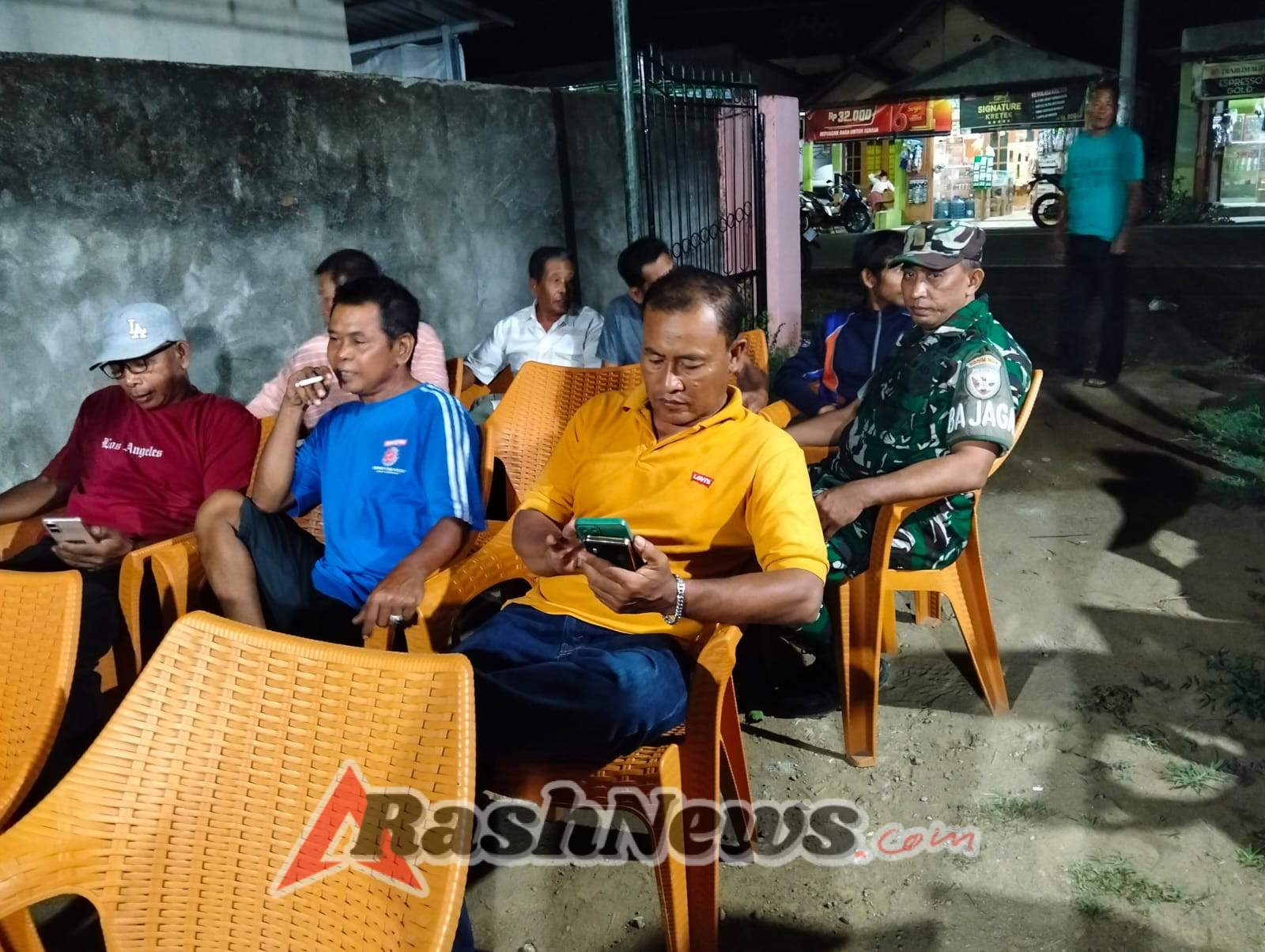 Babinsa Seteluk Turun ke Lapangan, Ajak Warga Bersama Wujudkan Lingkungan Aman