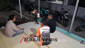Tingkatkan Kewaspadaan, Babinsa Koramil 1628-02 Laksanakan Patroli Malam di Wilayah Binaan