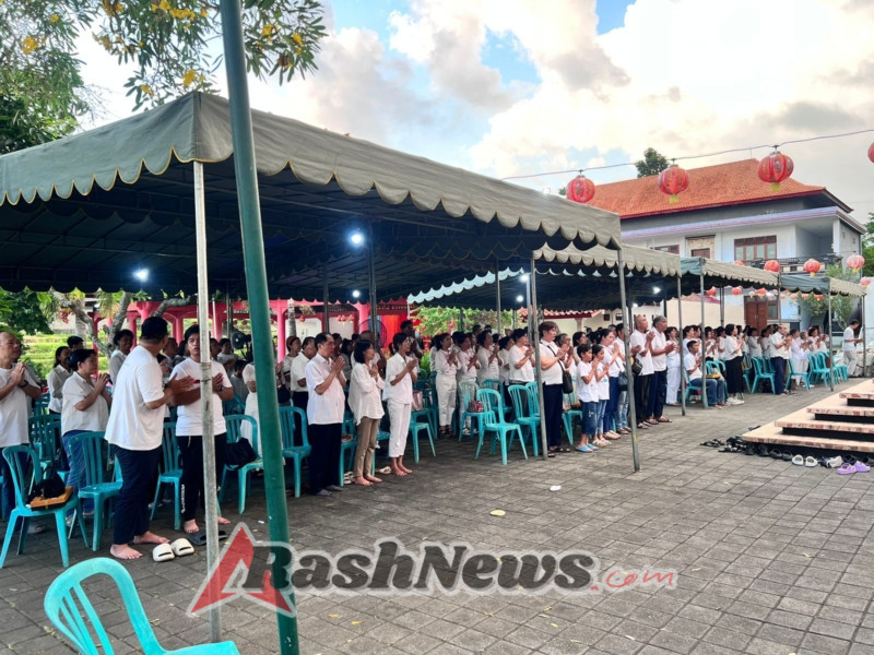 Polsek Klungkung Amankan Kegiatan Puja Bhakti Kathina 2569/2025 di Vihara Dharma Ratna