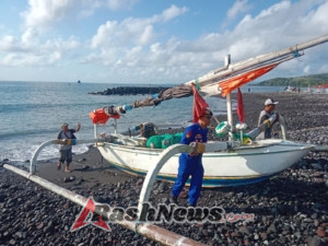 Kehangatan di Pantai Jasri: Sat Polairud  Turun Tangan Bantu Nelayan dan Jaga Kamtibmas Pesisi